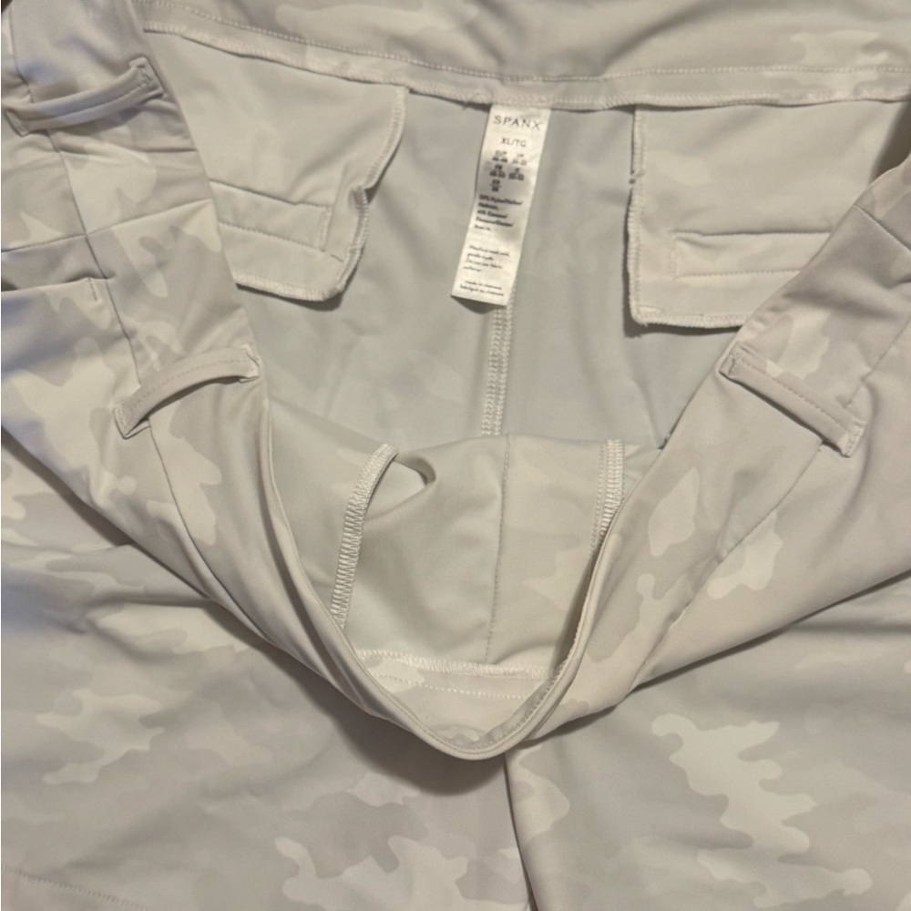 Spanx Sunshine Shorts NWOT - Picture 4 of 6